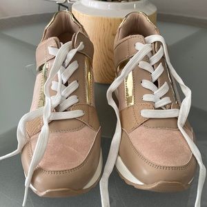 Wedge gold and muse sneakers